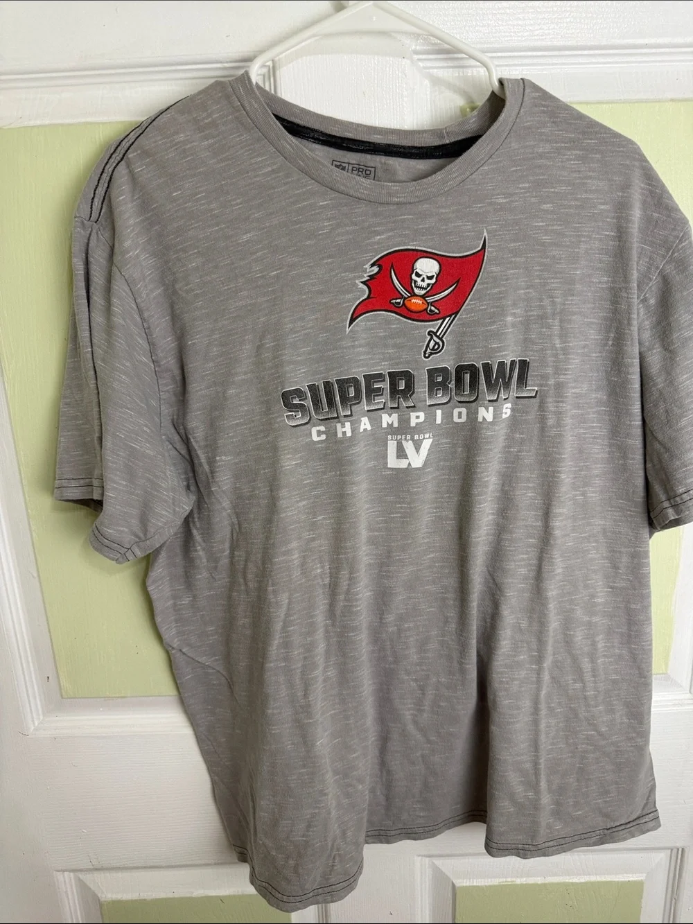 (2357) Fanatics Gray Tampa Bay Buccaneers Super Bowl Champions Tee, Size: XL